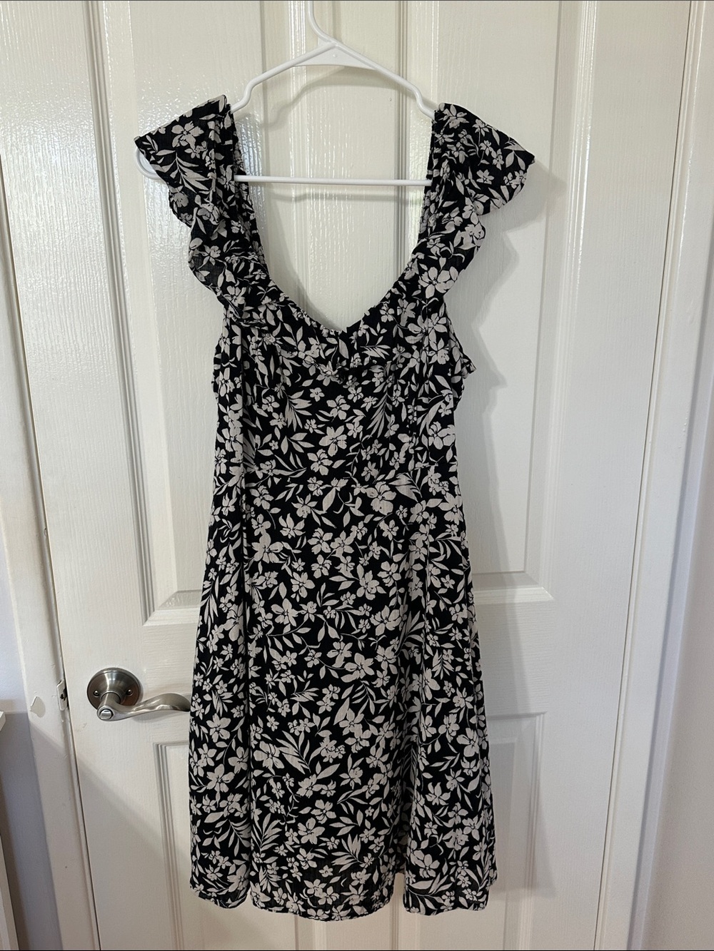 Old Navy Black & White Floral Ruffle-Strap Midi Dress